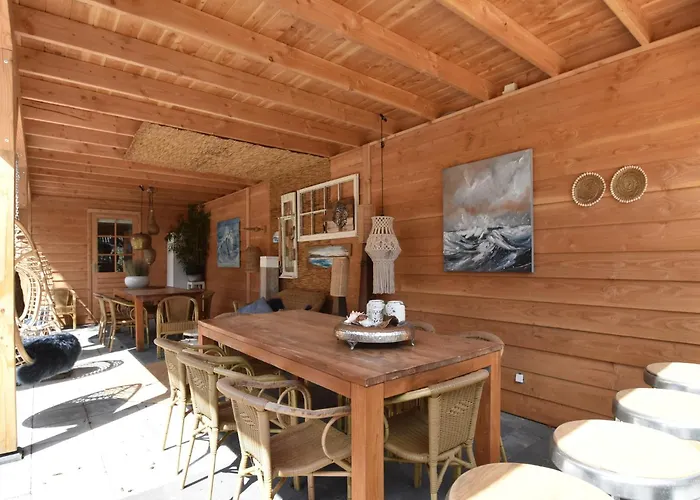 Дом отдыха Luxuriously Restored With Trendy Interior Close To Sea And Forest