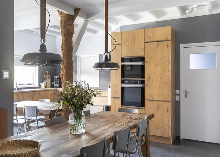 Дом отдыха Luxuriously Restored With Trendy Interior Close To Sea And Forest