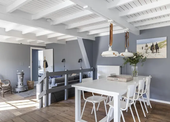 Luxuriously Restored With Trendy Interior Close To Sea And Forest Дом отдыха