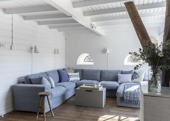 Дом отдыха Luxuriously Restored With Trendy Interior Close To Sea And Forest