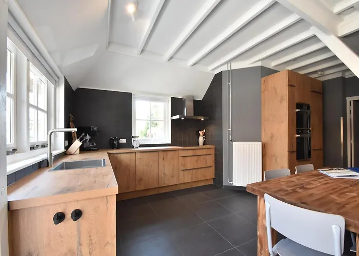 Luxuriously Restored With Trendy Interior Close To Sea And Forest Дом отдыха Грут