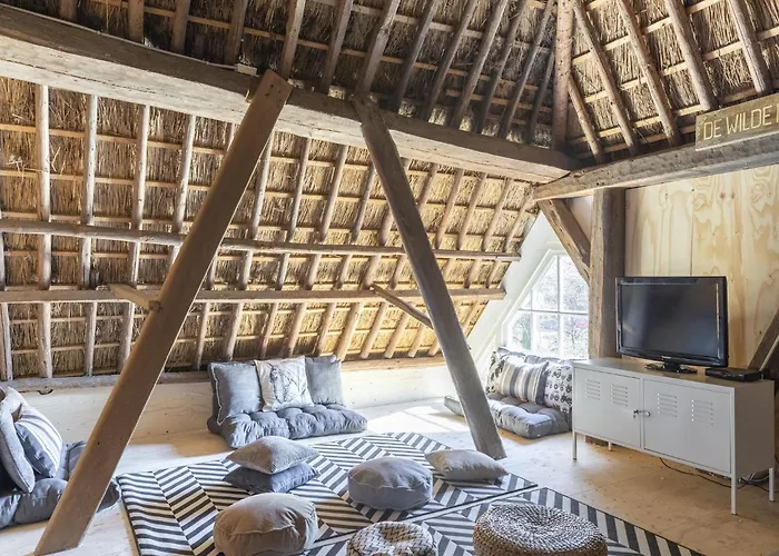 Luxuriously Restored With Trendy Interior Close To Sea And Forest * Грут