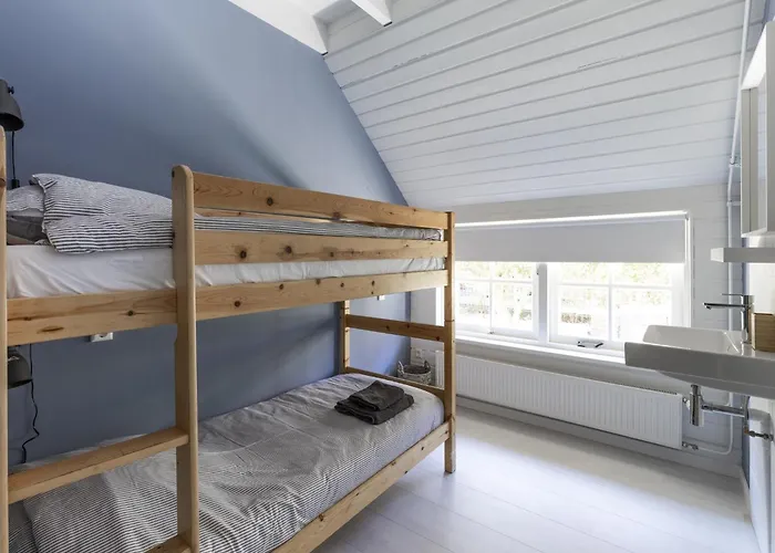 Дом отдыха Luxuriously Restored With Trendy Interior Close To Sea And Forest Грут