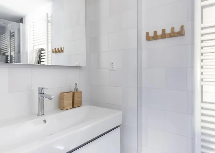 Дом отдыха Luxuriously Restored With Trendy Interior Close To Sea And Forest