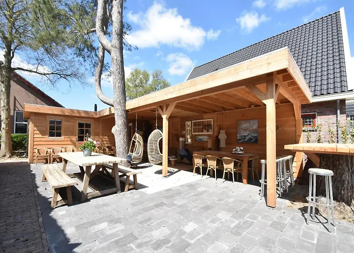 Дом отдыха Luxuriously Restored With Trendy Interior Close To Sea And Forest